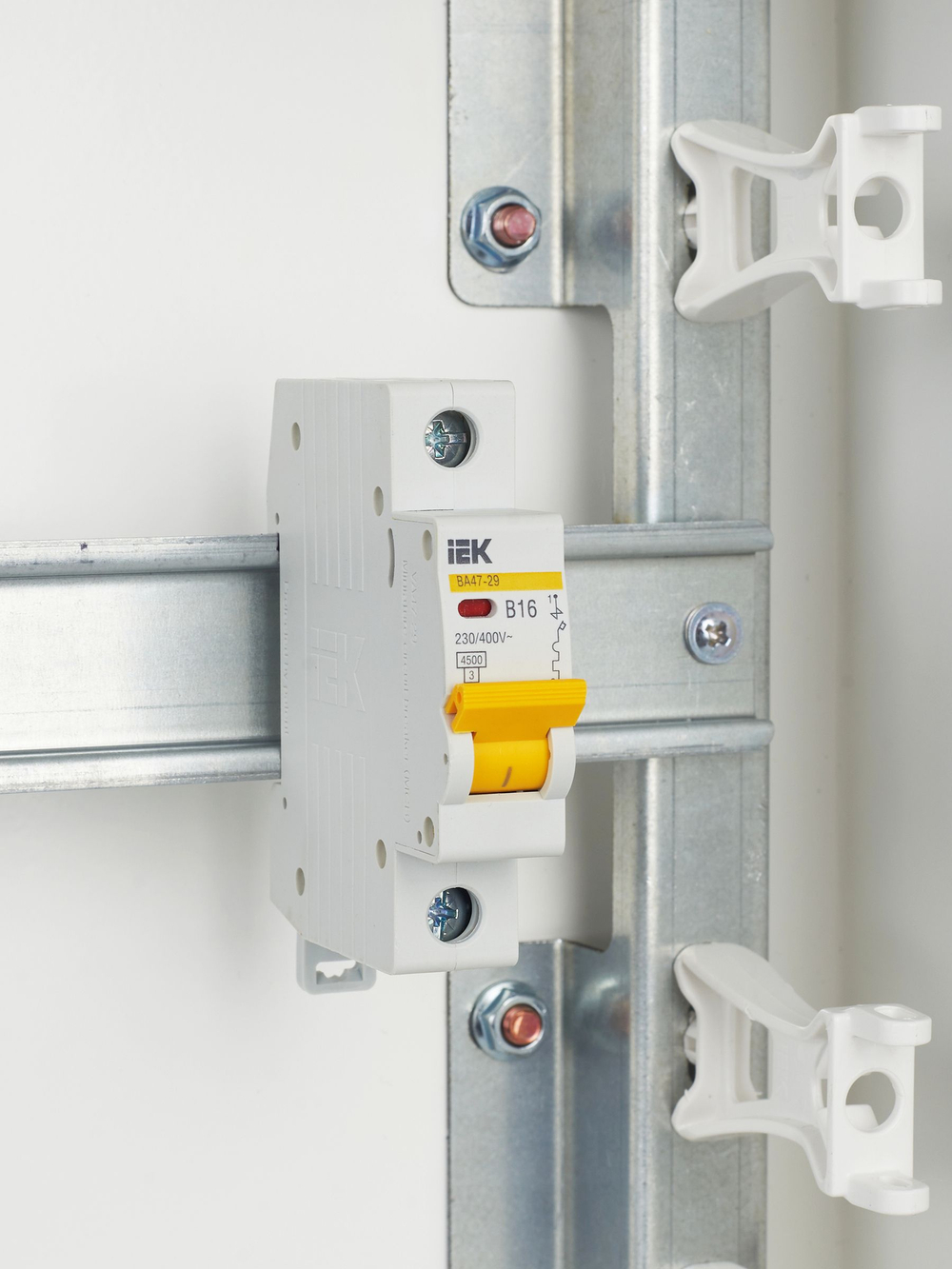 KARAT Автоматический выключатель ВА47-29 1P B 16А 4,5кА IEK