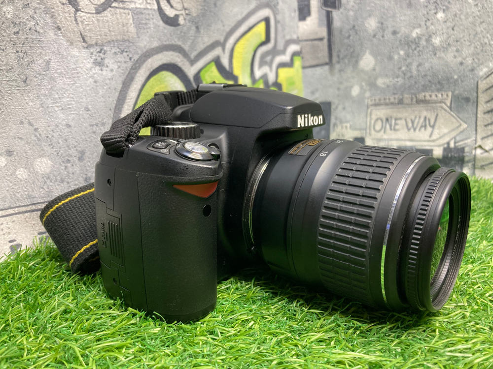 Nikon D60 Kit 18-55mm (8.900 кадров)