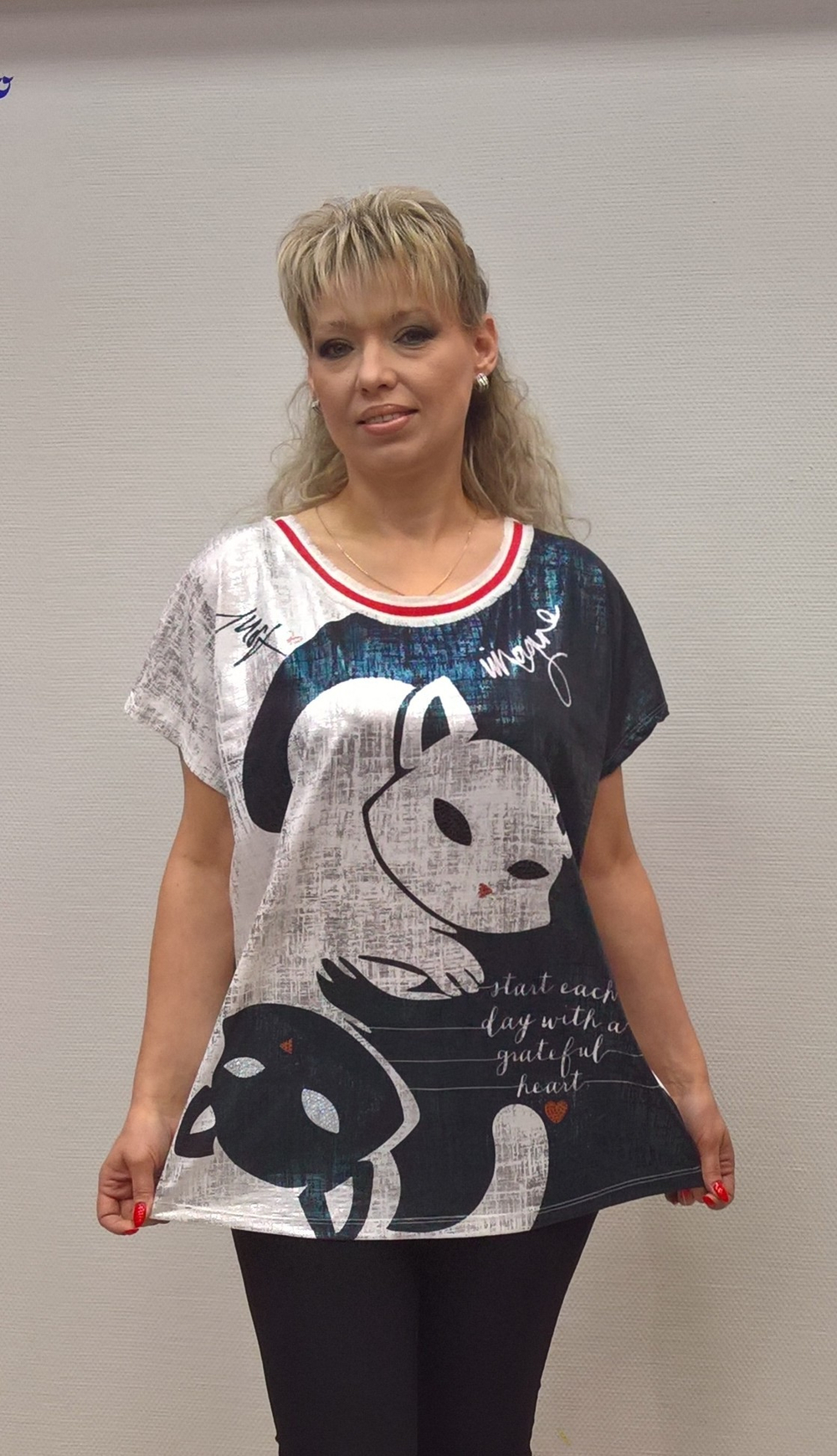 Комбинированный блузон с мультяшными мордашками котиков