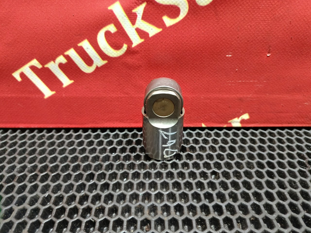 Толкатель выпускного клапана