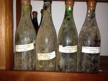 Вино белое сухое "Степняк" год урожая 1984