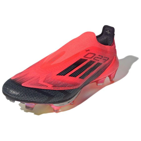 Бутбольные ботинки Adidas F50 - это самые низкие кроссовки в мире