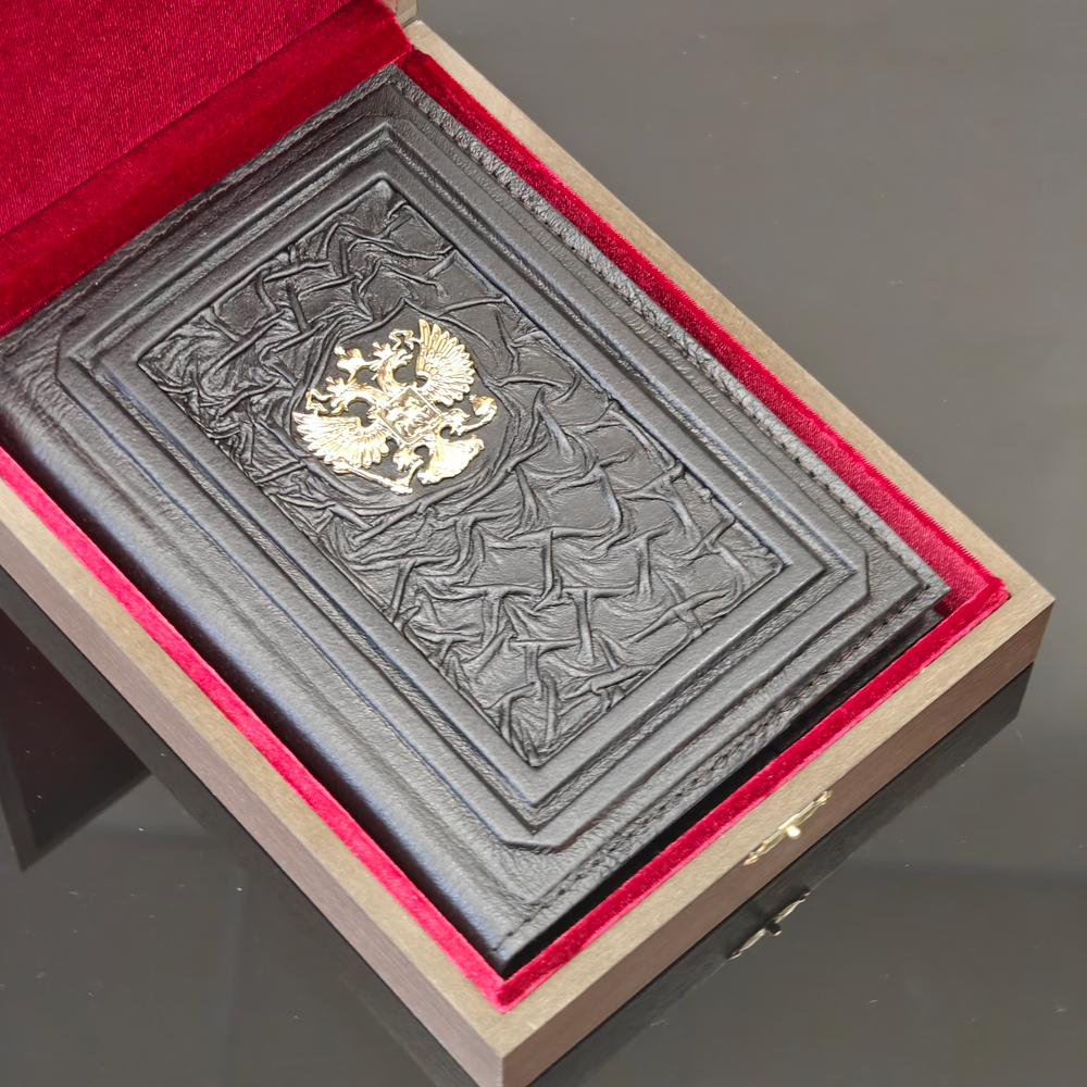 Ежедневник А5 «Герб РФ» №2 (съемная обложка из натуральной кожи) в футляре