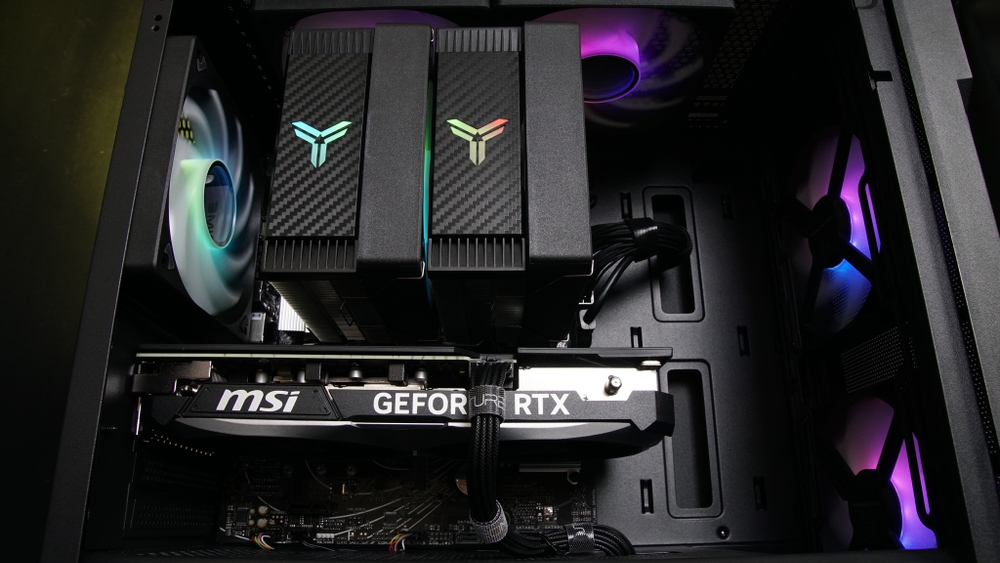 Ryzen 7 7700 + RTX 5060 Ti 16Gb