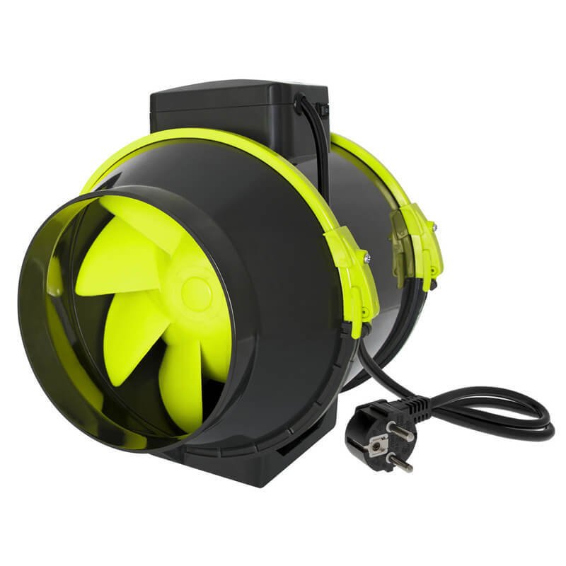 Канальный вентилятор extractor tt fan 125 с черным корпусом, ярко-зелеными лопастями и шнуром питания на белом фоне