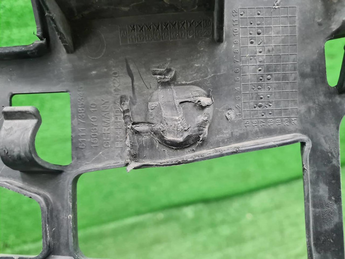 Кронштейн переднего бампера BMW 5er G30 (17-20)