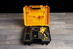 Шуруповерт, 18 В, 4500 Нм, 2 АКБ