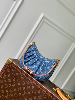 Louis Vuitton Pochette Valley