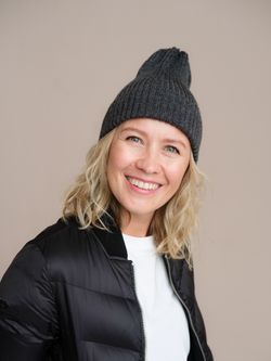 Шапка вязаная-резинка весенняя/осенняя КЭП(Черный меланж)