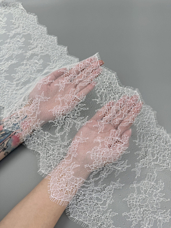 Кружево шантильи теплое белое неэластичное ширина 22 см купон 2.9 м