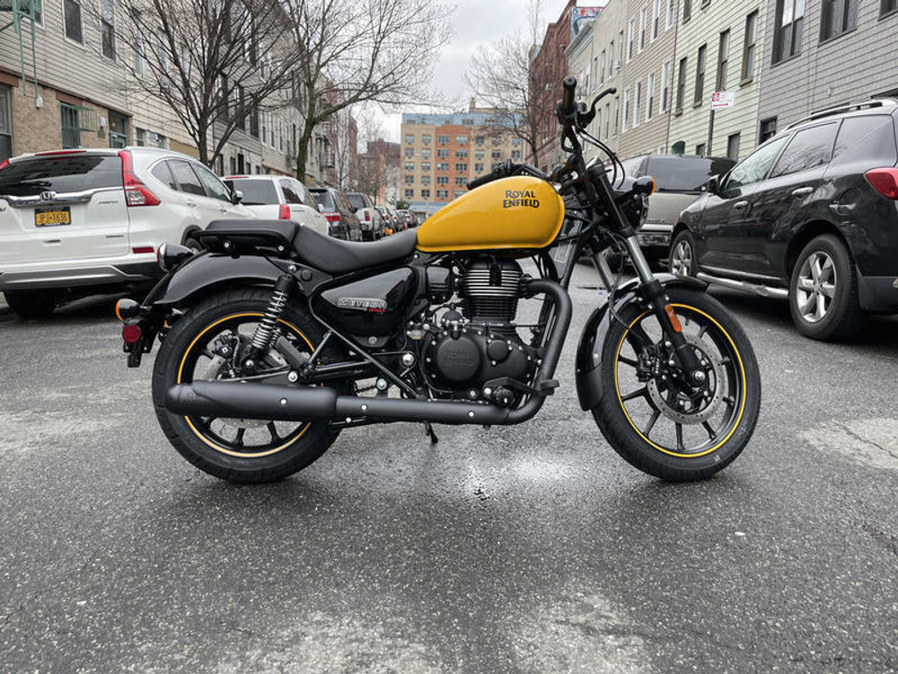 Royal Enfield Meteor 350 Fireball Yellow