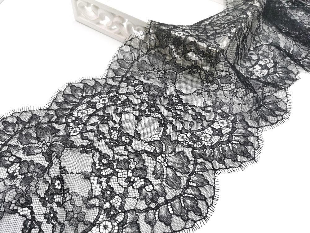 УЦЕНКА! Кружево шантильи, с ресничками, 23 см, черное, купон (3м), SK-2503