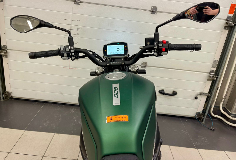 Benelli Leoncino 800 (Green)