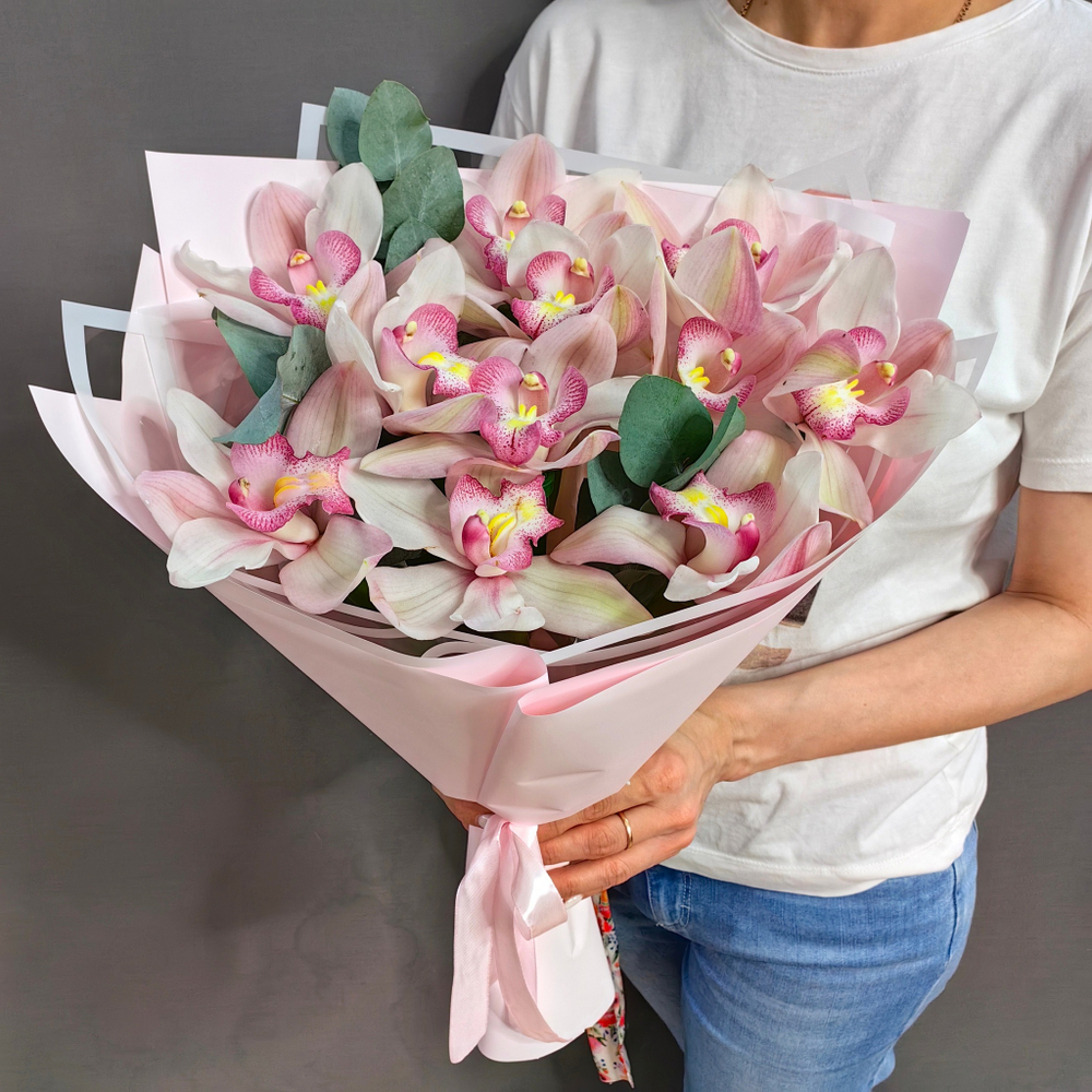 Букет из 11 орхидей
