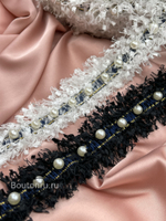 Тесьма белая с синей лентой и жемчугом