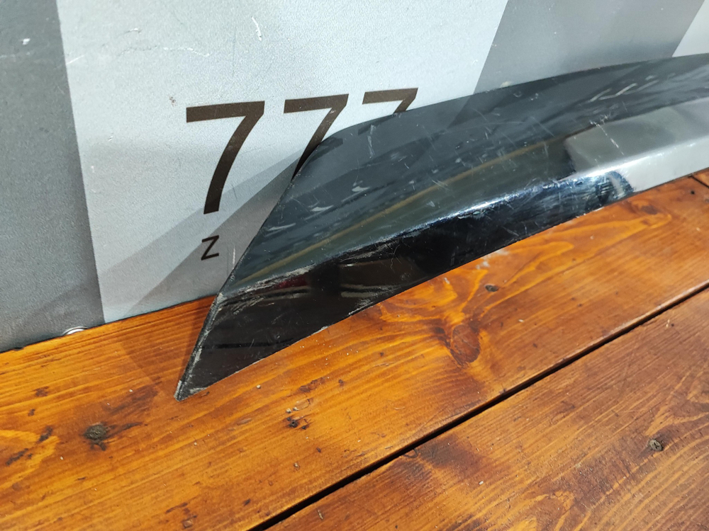 Накладка крышки багажника Toyota RAV4 XA40 15-19 Б/У Оригинал 768120R900