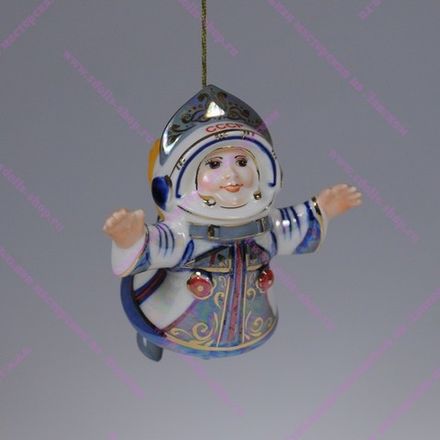 Фарфоровая ёлочная игрушка "Снегурочка-космонавт"