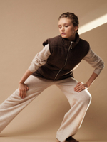 V0442-8100 Жилет шоколадный dbr