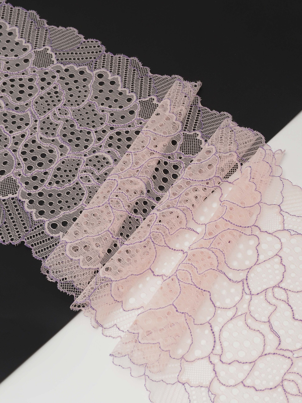 Эластичное кружево светло-пудровое с яркой лавандой ширина 18 см