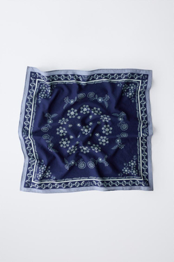 ZARA КВАДРАТНАЯ БАНДАНА С ЦВЕТОЧНЫМ ПРИНТОМ, СИНИЙ