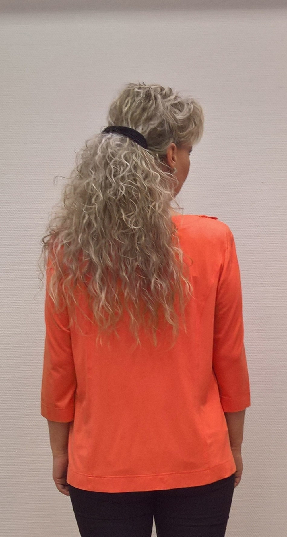 Трикотажный блузон с оригинальным принтом