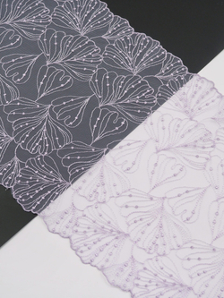 Вышивка на сетке лавандовая неэластичная ширина 24,5 см