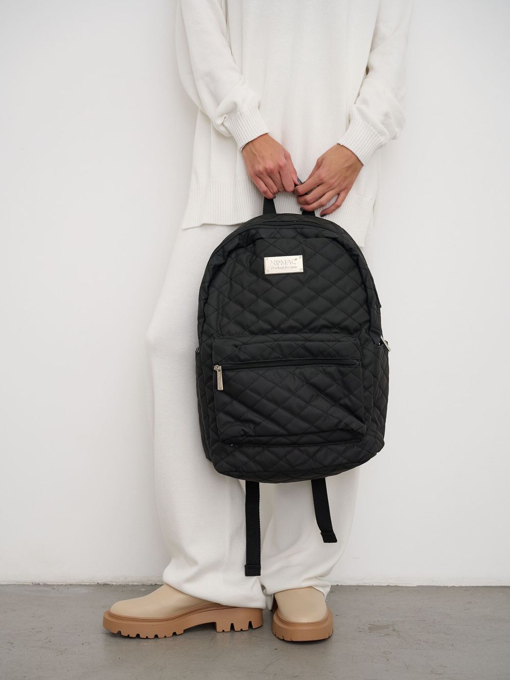 Рюкзак с отделением для ноутбука до 15,6" и USB-портом для зарядки (Стеганый черный)