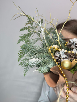 «Хогвартс в Букете» новогодняя композиция из нобилиса, корицы и украшений