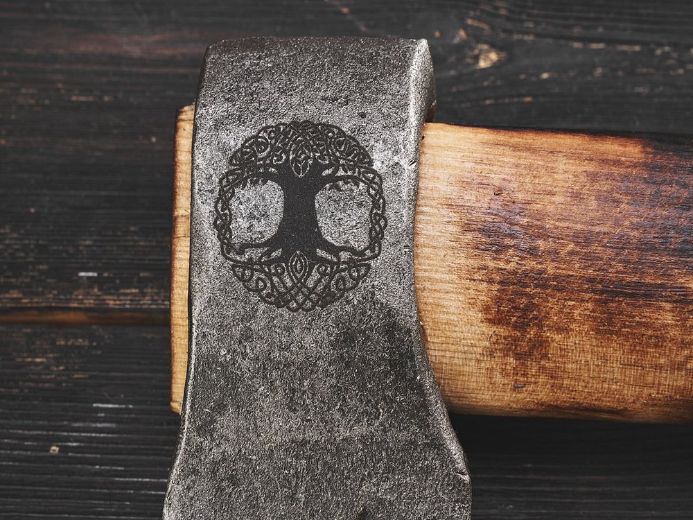 Топор "Один", рукоять комель берёзы (обжиг)