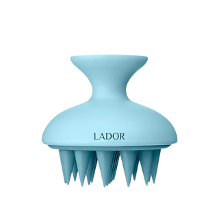 Щетка для вспенивания шампуня и массажа головы голубая LADOR Scalp Massager Shampoo Brush