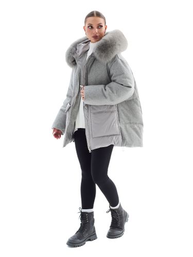 Комбинированный пуховик серого цвета с мехом песца