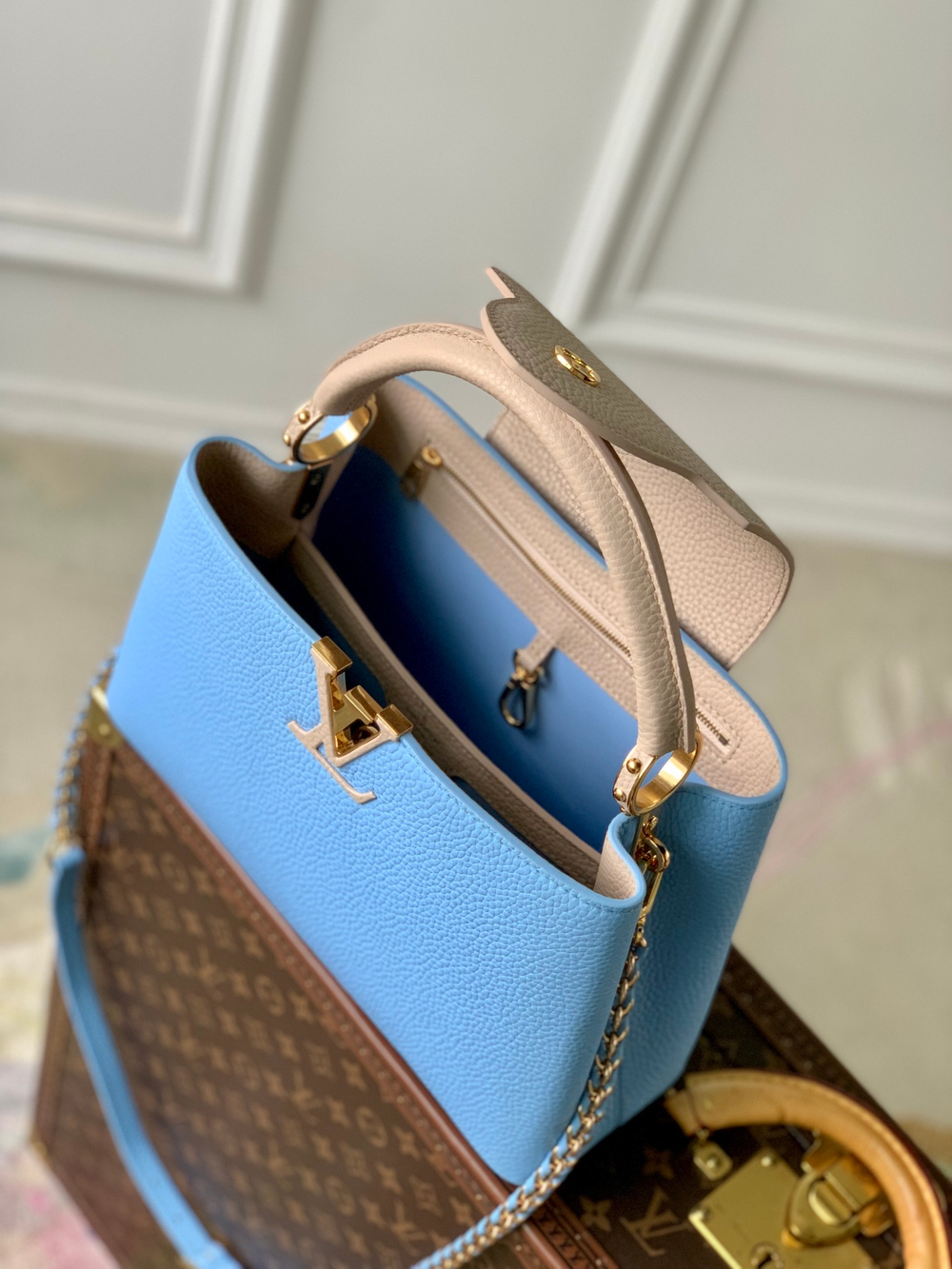 Louis Vuitton Capucines MM