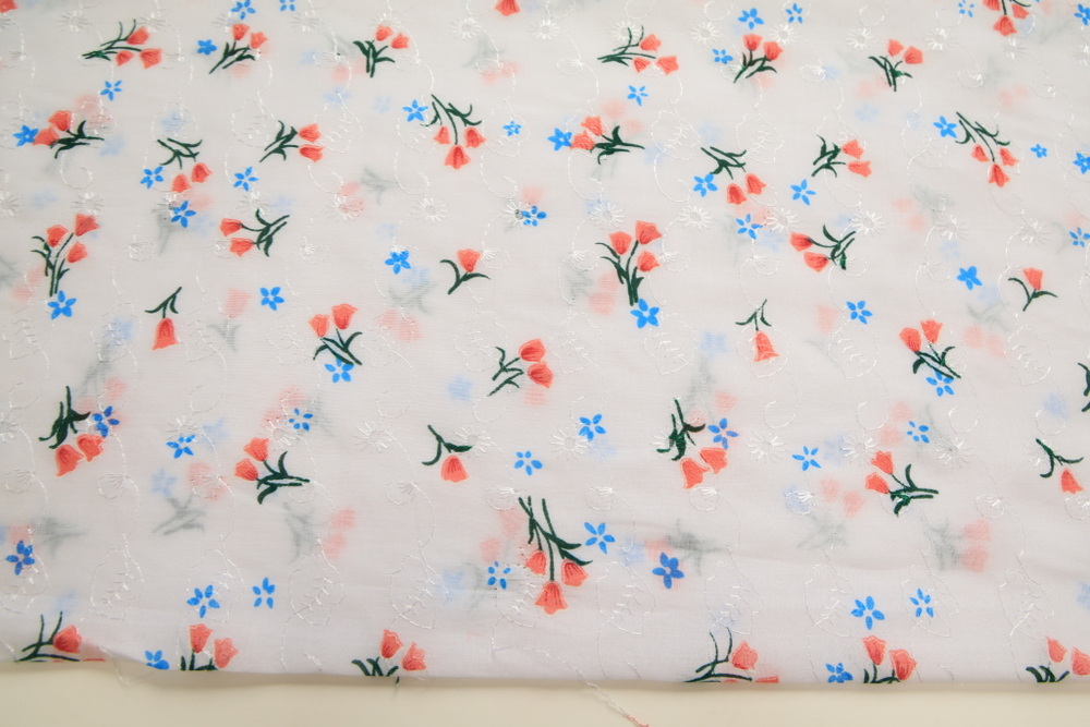 Батист вышивка в розовый цветок