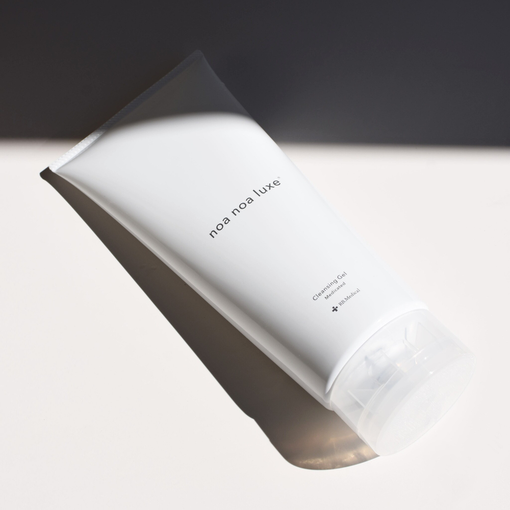 Очищающий гель 2-в-1 с комплексом витаминов Noa Noa Luxe Cleansing Gel Medicated