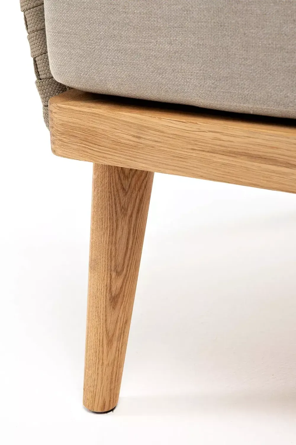 "Мальорка" кресло плетеное из роупа, основание дуб, роуп серо-коричневый 23мм, ткань бежевая 052