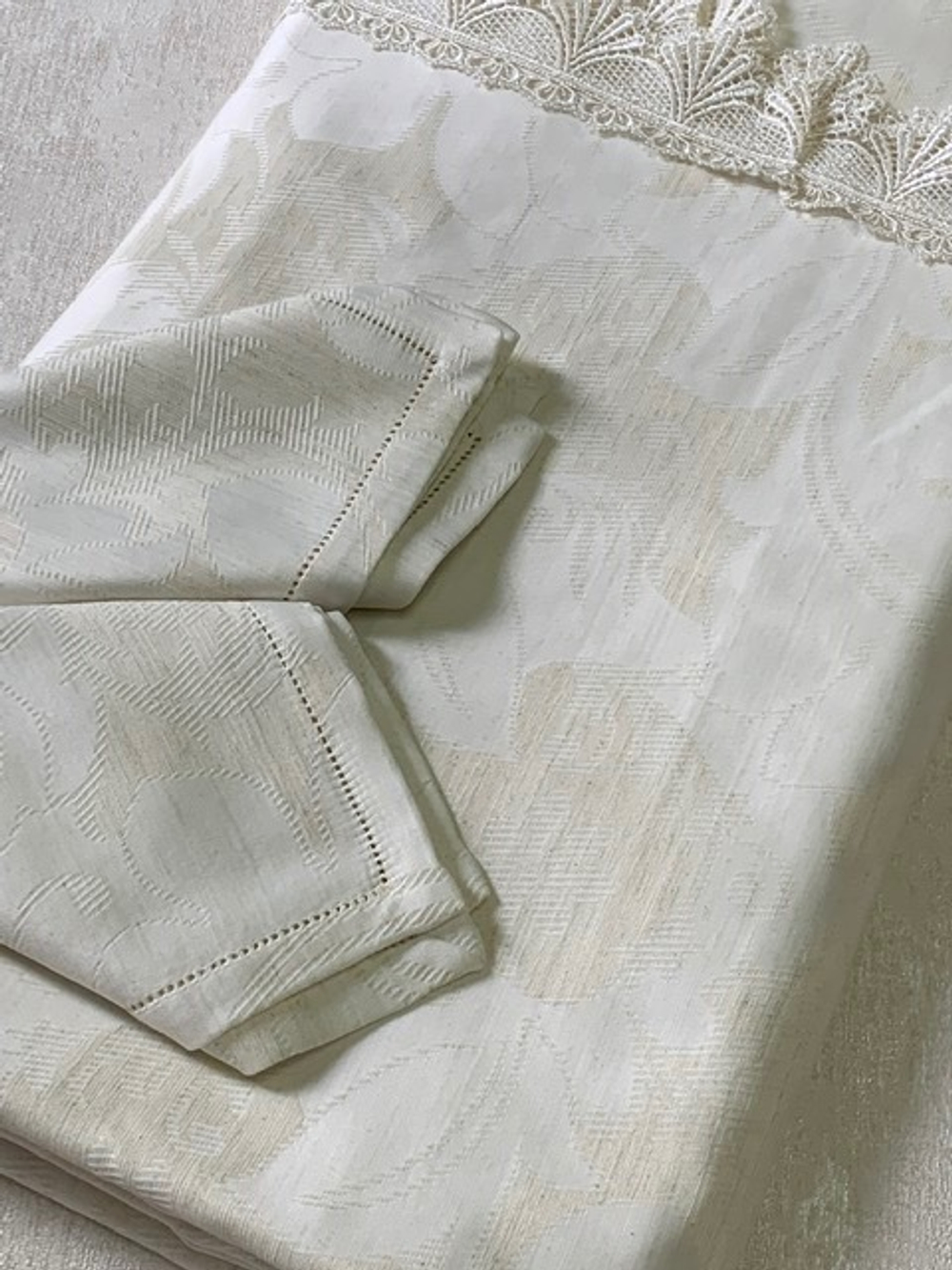 Скатерть овальная 180х360 и 12 салфеток Gamba 1010 Panna шампань