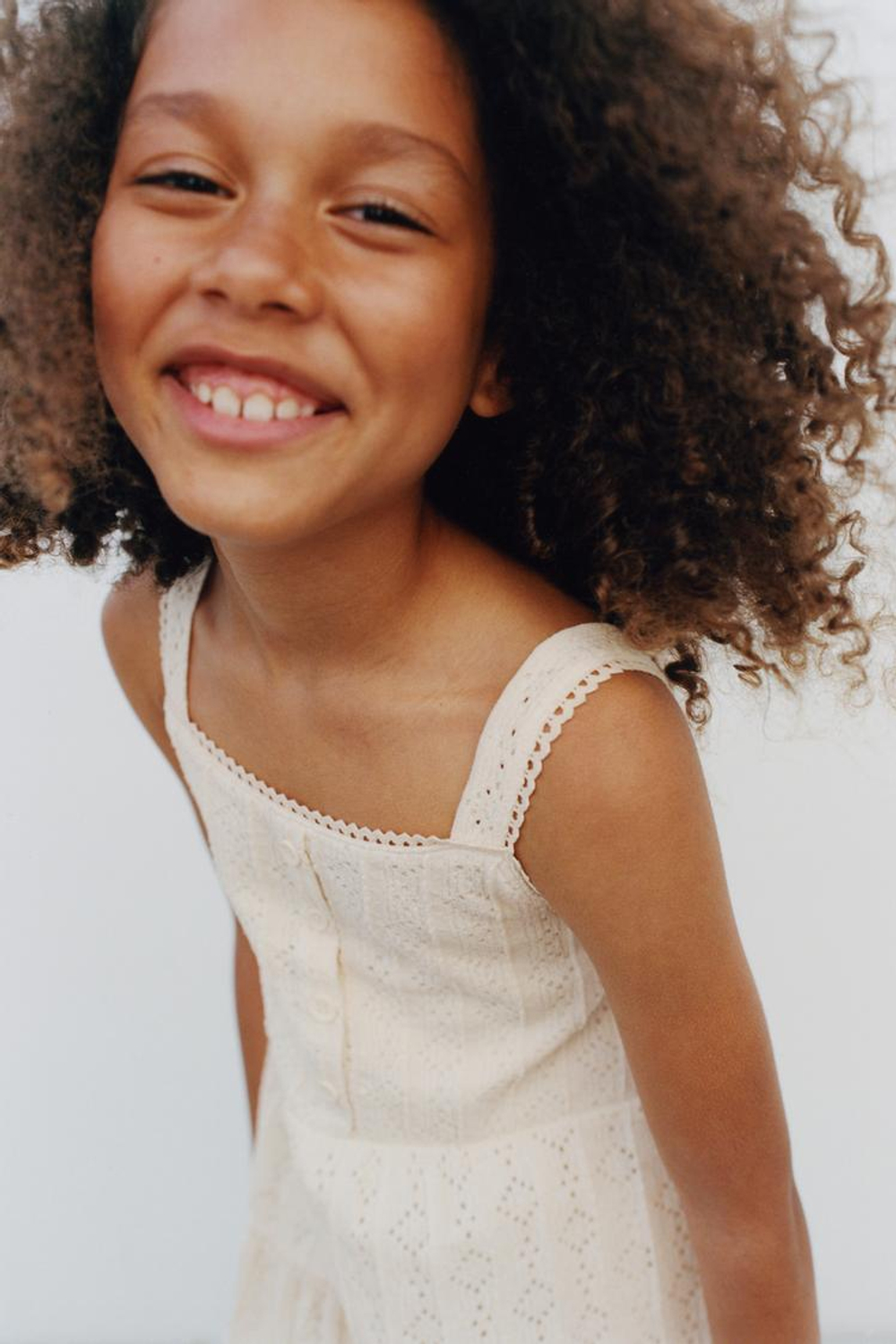 ZARA ПЛАТЬЕ С ВЫШИВКОЙ, ЭКРЮ