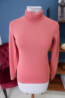 Водолазка Uniqlo нежного цвета 42 размер