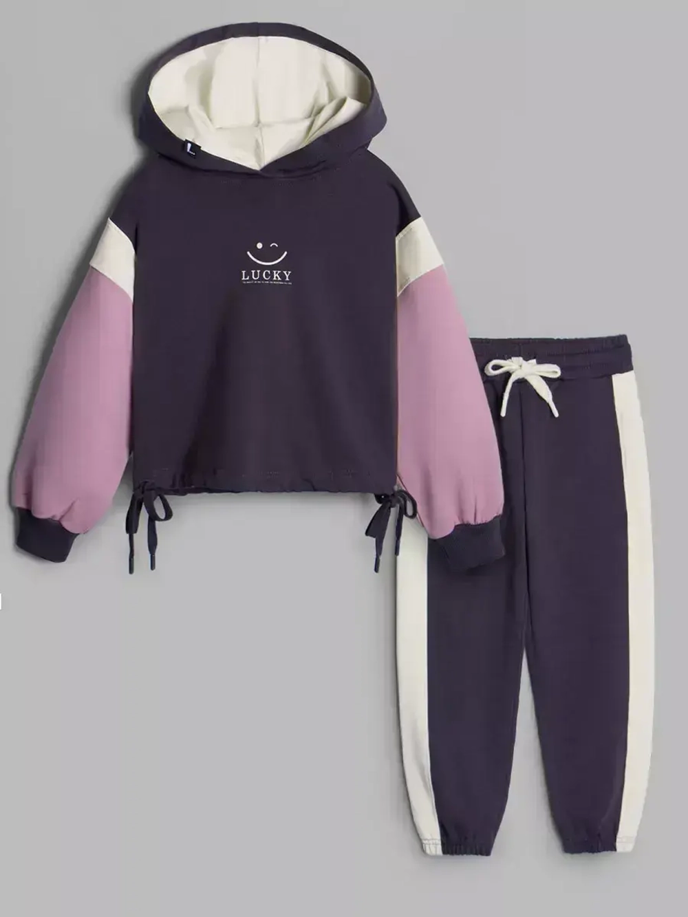 Спортивный костюм для девочки в школу