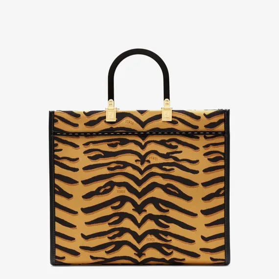Сумка-шоппер Fendi из капсульной коллекции Spring Festival