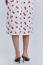 Юбка прямая из лёгкого денима с принтом Вишни