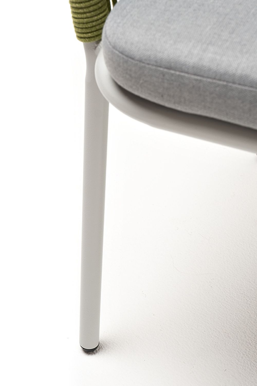 "Марсель" стул плетеный из роупа, каркас алюминий светло-серый (RAL7035) шагрень, роуп салатовый меланж круглый, ткань светло-серая