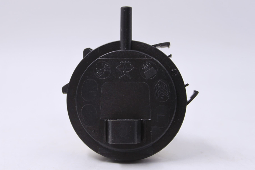 Датчик уровня воды (прессостат) 7670001 461971077021 65/40-300 стиральной машины Whirpool