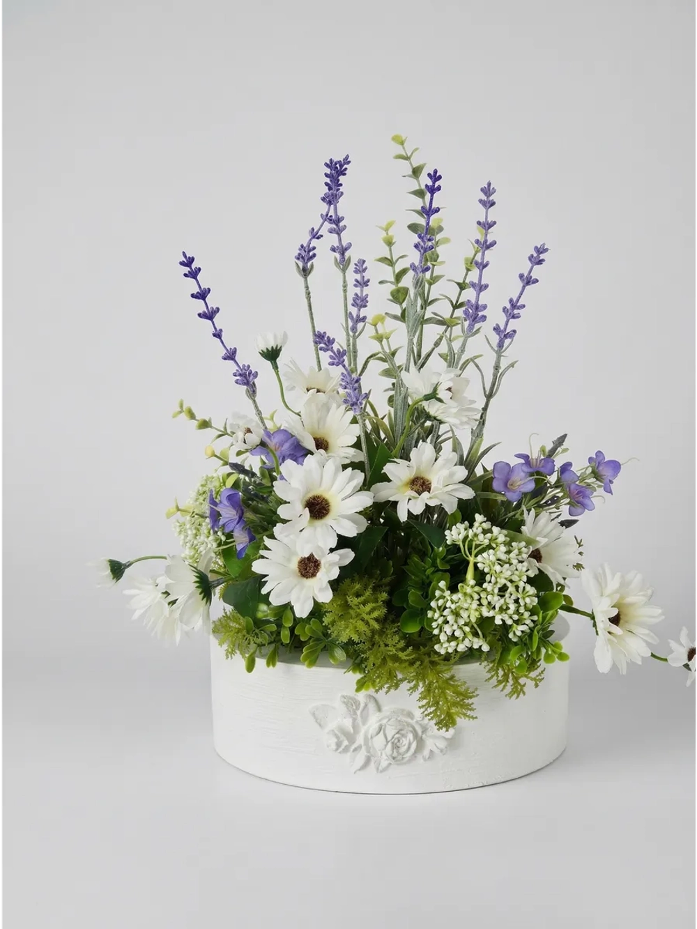 Искусственные цветы для интерьера в кашпо