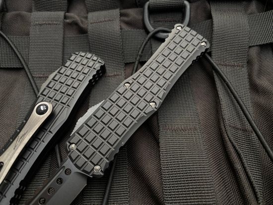 Автоматический нож Microtech MT_919-1TFRS Hera Hellhound, алюм. черн. рук-ть FRAG pattern, клинок DLC