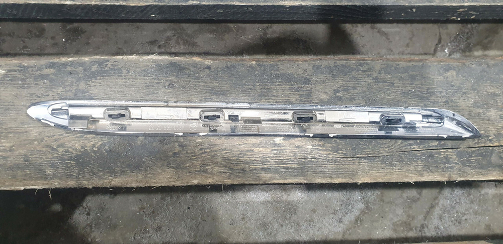 Молдинг решетки радиатора Mercedes E-Class W213 16-21 Б/У Оригинал A2138880373