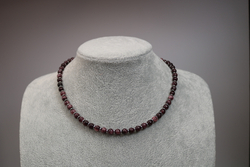 Колье-чокер с корундом «Винный ритм»