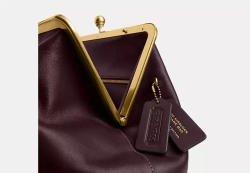 COACH Сумка Kisslock Frame, черная смородина