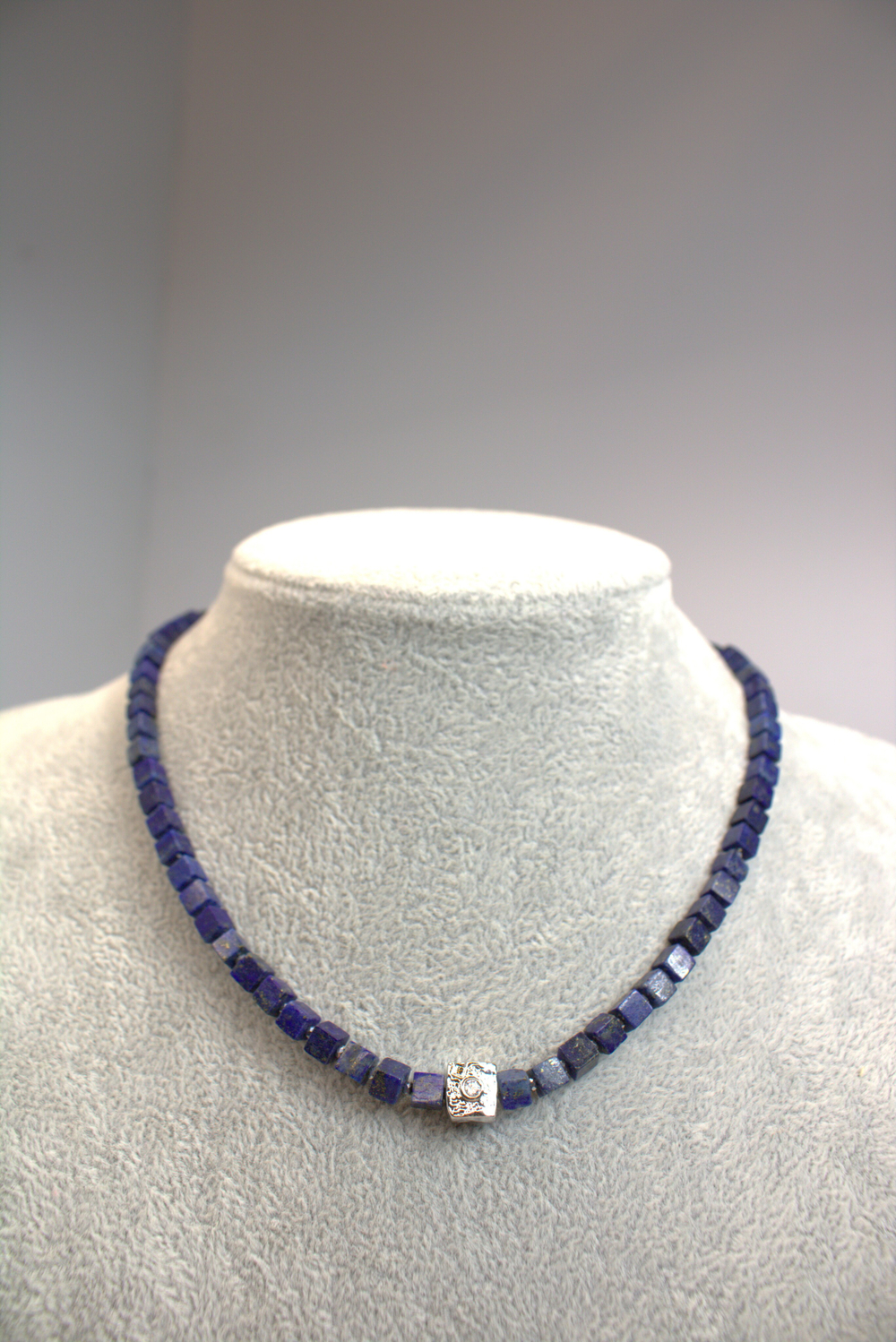 Чокер-колье женский из натурального лазурита «Лазурная линия»