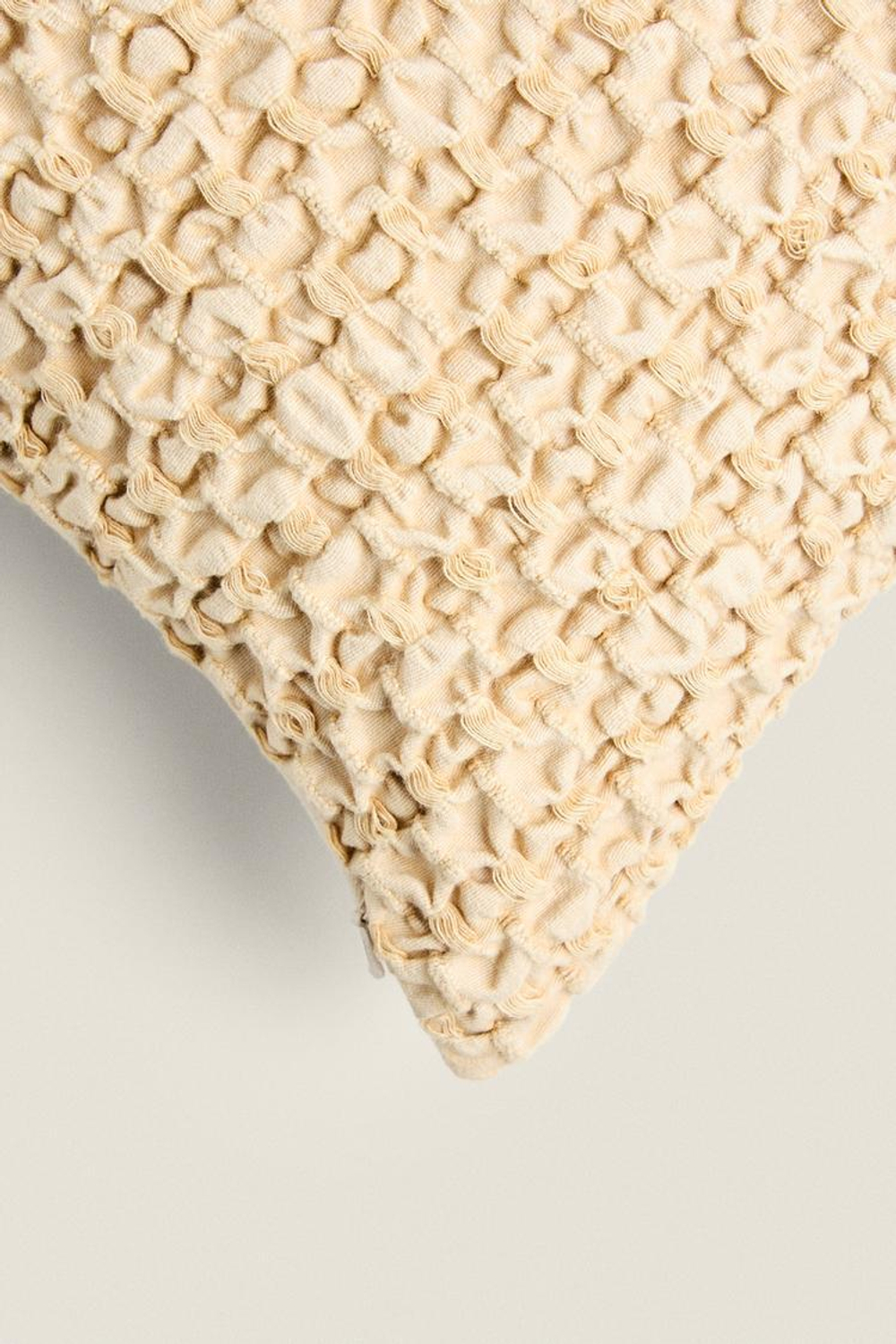 ZARA HOME ЧЕХОЛ ДЛЯ ДЕКОРАТИВНОЙ ПОДУШКИ С ВЫШИВКОЙ ИЗ РЕЛЬЕФНОЙ ТКАНИ, КРЕМОВЫЙ
